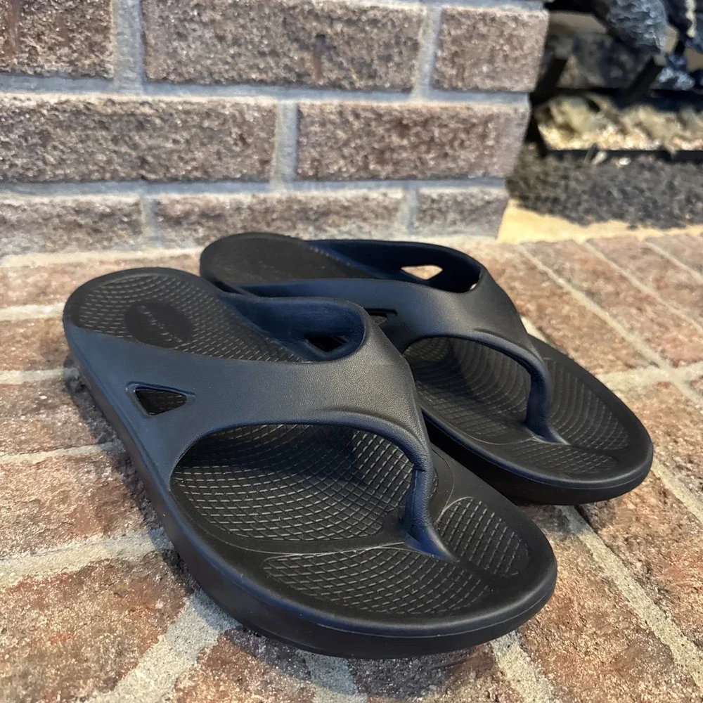 Oofos Recovery Slip-On Sandal M8 W10 Black Flip Flops Gorpcore Athleisure Beach
